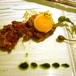 ≪前菜≫蝦夷しかのタルタル。崩したら中はこんな感じ。りんごやスパイスや色々入ってて、複雑なお味。