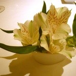 コンヴィヴィアリテ - 卓上の生花