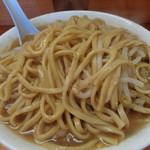 ラーメン二郎 - 細麺でスープ色に染まる