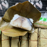 萬葉　柿の葉ずし - ひと口サイズです