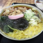 外苑休憩所 - 靖国そばはモリモリ沢山