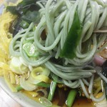 外苑休憩所 - 麺が茶そばでちょっとビックリ！！
