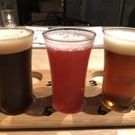 NUMBER 6 - ・フライト3種飲み比べ 900円
            (左から、富士桜高原麦酒 シュヴァルツヴァイツェン、うしとらブルワリー ニライカナイの雫、富士桜高原麦酒 ラオホ)