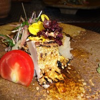 やすい - お造り：カンパチのお造りは 皮が炙ってあり、お出汁のジュレがかけられています。大葉、菊の花、芽紫蘇に茗荷が香ります。 昼のおまかせコース 2,700円（税込）。　　　　　　2019.08.30