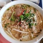 BANG SAEN - 甘酸っぱ辛いトムヤムラーメン