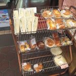 シャロン - 菓子パン、総菜パン等お店前で店頭販売！