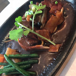 志喜亭 - 付け合せも充実✨肉以外も美味しいですよ