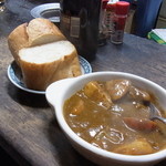 庚申酒場 - やっと食べられたカレーにパンです