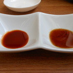 Shinkansenkaburitsuki - 餃子のタレは12種から２種　梅シソとコチュジャン