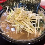 家系ラーメン たつ家 - 再訪問 2019/09 ネギチャーシューメン (880円)