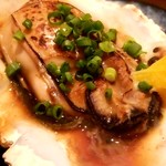 貝と魚と炭び シェルまる - 宮城県産牡蠣の松前陶板焼き
