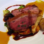 ビストロ ダイア - 北海道滝川産スノーホワイトチェリーバレー鴨のロースト　ハスカップソース