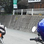 七兵衛そば - 山奥の細い道沿い…　駐車場が足りません