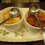 トマト - 付け合わせ　福神漬け＋タマネギ漬け