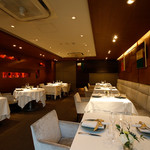 ジョンティ アッシュ - 内観写真:洗練されて落ち着いたダイニング