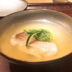 富小路 やま岸 - 塩いれてない鰹と昆布出汁に甘鯛にたたきオクラのお椀