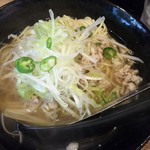 麺屋 青島  - 青唐ラーメン780円 青唐辛子のラーメンは珍しいですが、これで780円はコスパ悪いです。