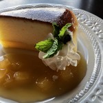 Wakaura Shokudou - チーズケーキ　りんごとはちみつソース