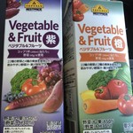 ザ・ビッグ - ドリンク写真:ベジタブル＆フルーツ 各77円＋税