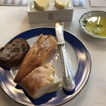 トゥールダルジャン - イチジクとクルミのパン。ブルーチーズをつけていただきます。