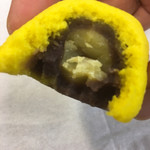 和菓子処 大角玉屋 - 中には小豆餡に包まれて大きな栗が一粒