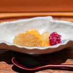 肉割烹 上 - 牡丹海老と昆布締め雲丹ソース 　牛コンソメジュレ