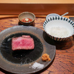 肉割烹 上 - ステーキ 　三田牛 34ヶ月 有坪さん 　サーロイン 　山わさび ゲランド塩 　新イクラ醤油漬け