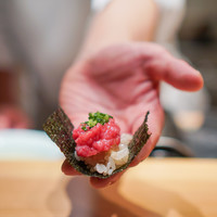 肉割烹 上 - 牛トロタク巻き 　沢庵 サーロイン