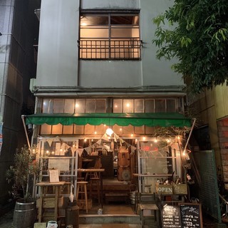 An old folk house that used to be a candy store, built over 50 years ago. Nostalgia Izakaya (Japanese-style bar) & Cafeterias