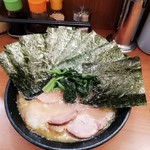 横浜家系らーめん りゅう - チャーシュー麺￥830＋のり￥100
