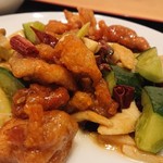 龍駿園 - 辣子鶏丁(唐辛子と鶏肉の炒め)