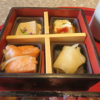 宮川町 水簾 東京ミッドタウン店 - 胡麻豆腐・湯葉・鮭の南蛮・がり