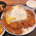 とんかつ 銀座梅林 - 銀座梅林のカツ丼（ご飯大盛り）（アップ）