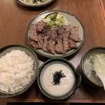 牛タン塩焼 テールスープの店 べこ虎 - 