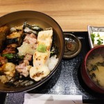 Torimitsu kuni - 光國丼定食