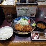 牛かつ おか田 - 牛ロースランチかつセット ライス・味噌汁付