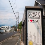 RESTAURANT&CAFE MOMA - 道端の看板