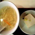 中国料理 陽華飯店 - スープと冷奴です