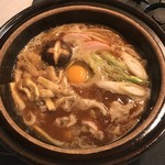 グランドキヨスク - 卵を割り入れて "みそ煮込うどん" の出来上り