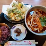 Untondokoro Shunka Shuu Tou - かき揚げ麺　黒米付き　￥1188