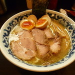 九段 斑鳩 - 特製らー麺　+　燻製煮玉子