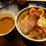 九段 斑鳩 - 燻製煮玉子豚骨魚介つけ麺