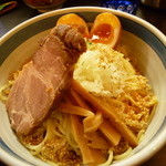 九段 斑鳩 - 燻製煮玉子豚骨魚介つけ麺