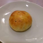 欧風料理 オタワ - オリーブオイル付きの自家製の米粉パン（もう一種類のパンは撮り忘れました）