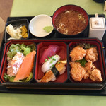 Ajiyoshi Cafe - いろどりセット1,080円から揚げ、花咲サラダ、日替り握り