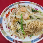 北京亭 - 麺を引っ張り出し