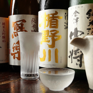 A wide variety of sake from a variety of production areas, including seasonal brands.