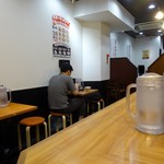 横浜家系ラーメン 中野家 - 店内