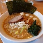 Bikumaya - 豚骨醤油ラーメン＋うずら玉子