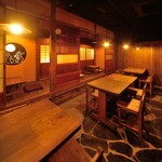 嘉肴萬菜〇いけ - 店内奥のテーブル席は最大２４名様まで